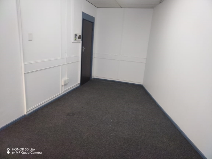To Let 1 Bedroom Property for Rent in Southernwood Eastern Cape
